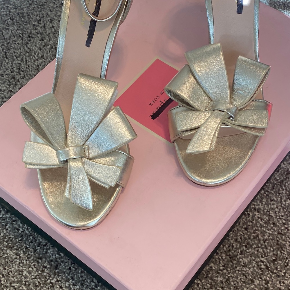 Kate Spade Gold Bow Heels - Picture 2 of 10